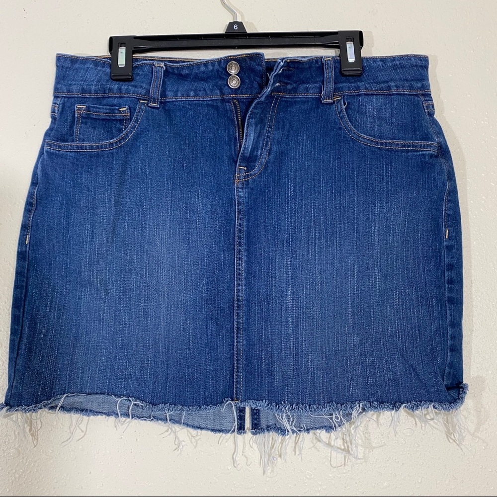 Distressed Denim Skirt Old Navy Sz.12 Cut off Denim blue mini Skirt Fray…